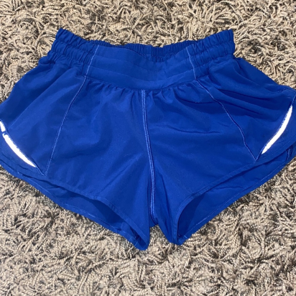 Lululemon hotty hot shorts 2.5 inch